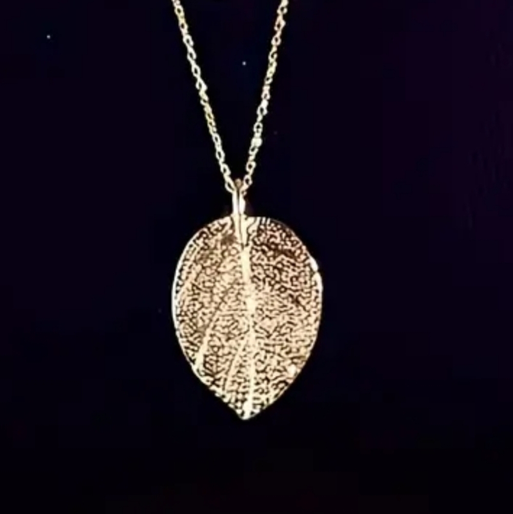 Gold Tone Leaf Filigree Necklace